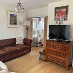 Entire Fully Renovated House In London Chiswick W4