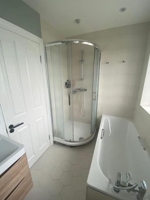 Holiday home Entire Fully Renovated House In Chiswick W4 London