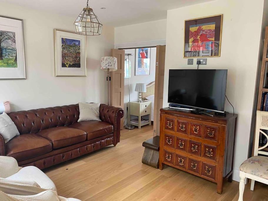Entire Fully Renovated House In Chiswick W4 Holiday home *