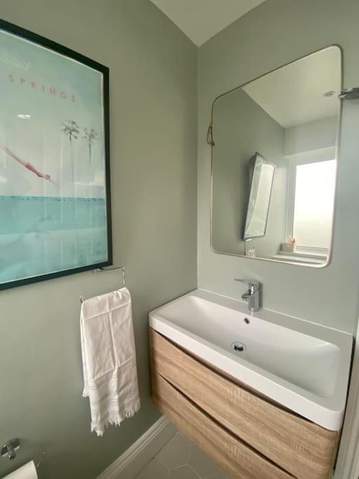 Entire Fully Renovated House In Chiswick W4