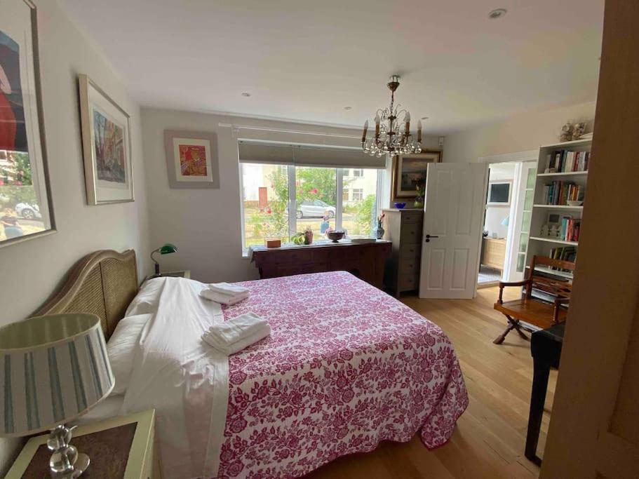 Entire Fully Renovated House In Chiswick W4 Holiday home London