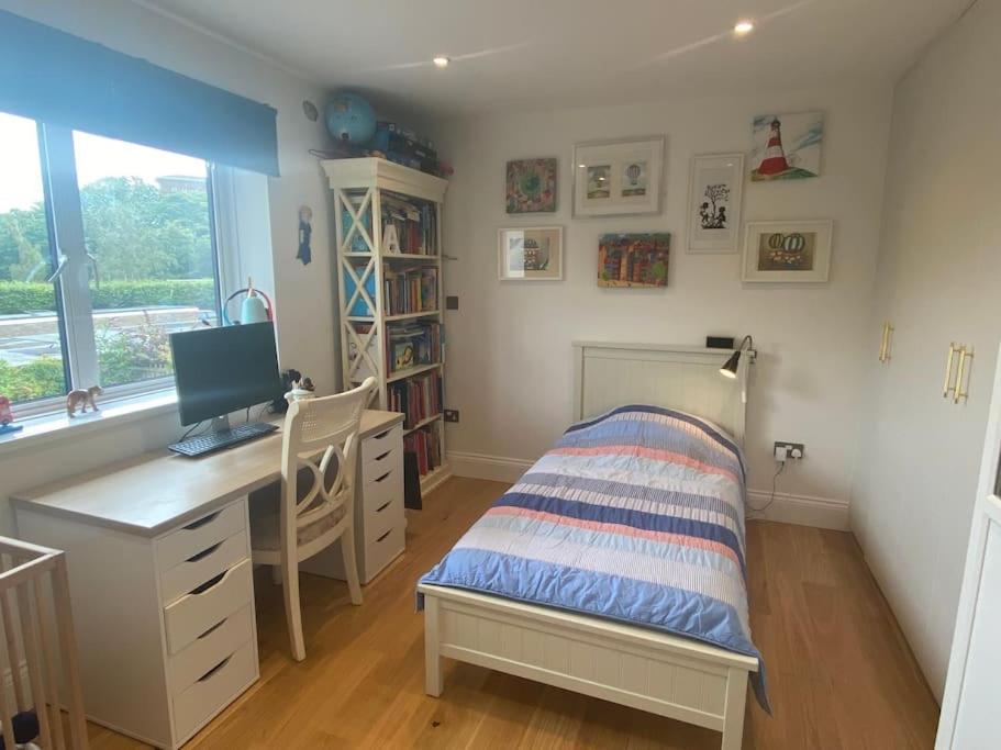 Entire Fully Renovated House In Chiswick W4 *